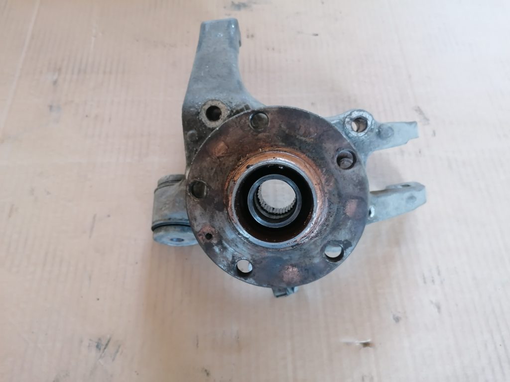 Stūres šarnīrs aizmugurē pa labi priekš VW PHAETON 2005