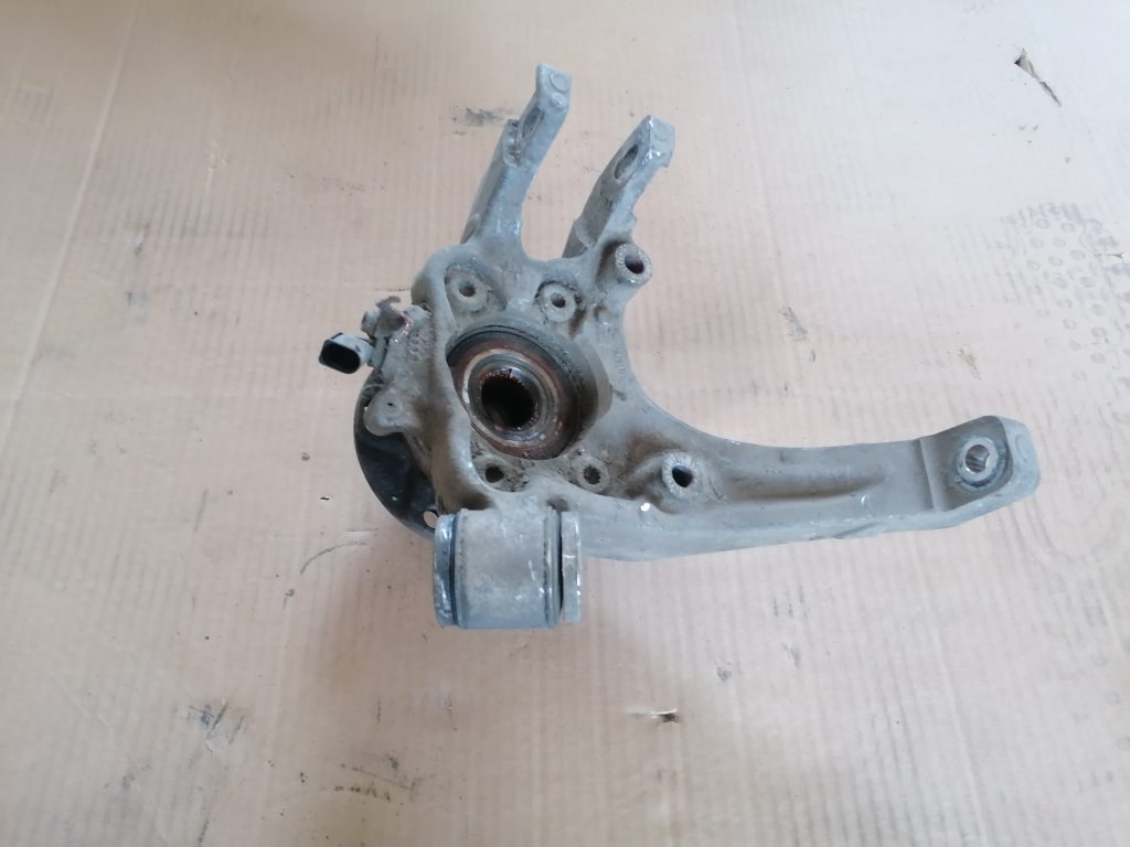 Stūres šarnīrs aizmugurē pa labi priekš VW PHAETON 2005