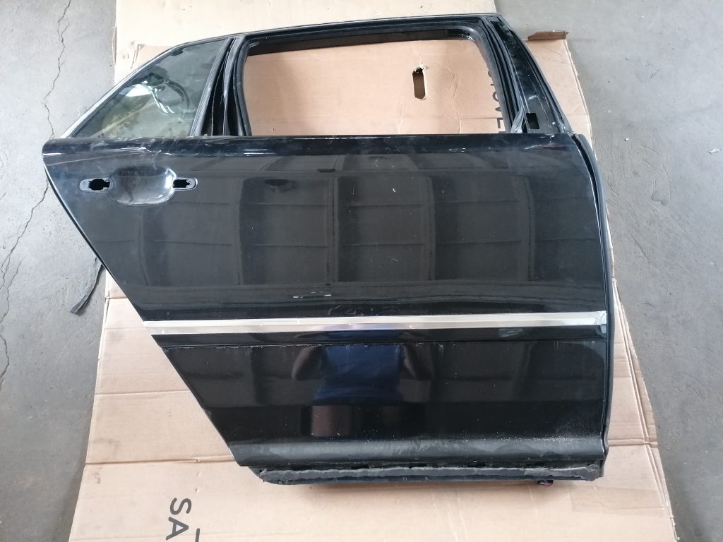 Aizmugurējās labās durvis priekš VW PHAETON 2005