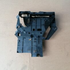 Akumulatora pamatnes kronšteins priekš VW PHAETON 2005