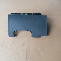 Mērinstrumentu paneļa apdare (zem stūres) priekš VW PHAETON 2005