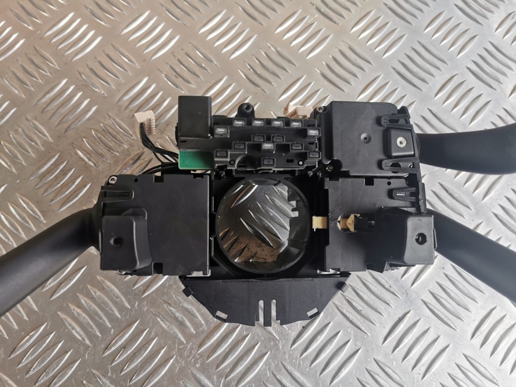 Stūres statnes slēdzis priekš VW PASSAT CC 2009