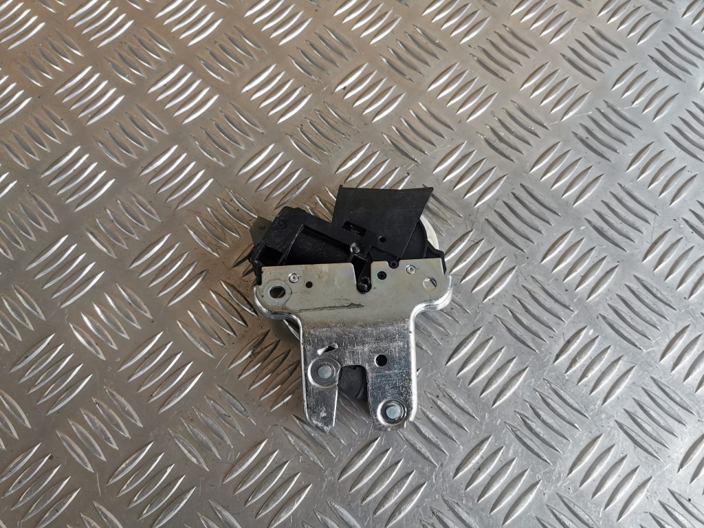 Bagāžnieka vāka slēdzene priekš VW PASSAT CC 2009 1 Bagāžnieka vāka slēdzene priekš VW PASSAT CC 2009