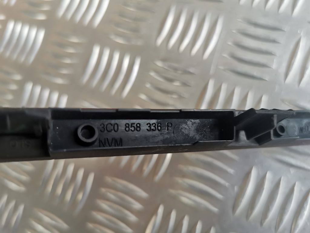 Mērinstrumentu paneļa dekoratīvā uzlika priekš VW PASSAT CC 2009 3 Mērinstrumentu paneļa dekoratīvā uzlika priekš VW PASSAT CC 2009