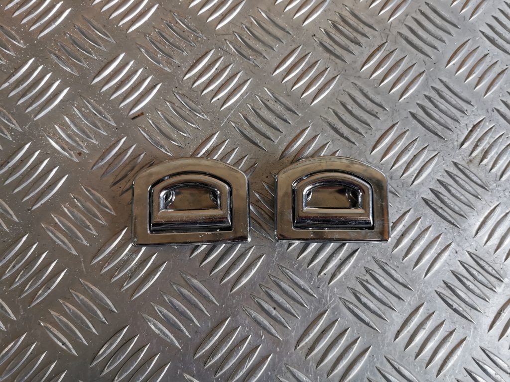 Kravas stiprināšanas eņģe bagāžniekā priekš VW PASSAT CC 2009 1 Kravas stiprināšanas eņģe bagāžniekā priekš VW PASSAT CC 2009