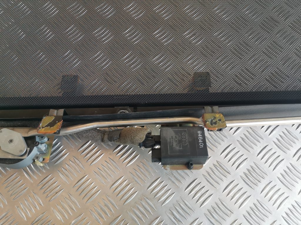 Durvju logu saules aizsargs priekš AUDI A6 1998