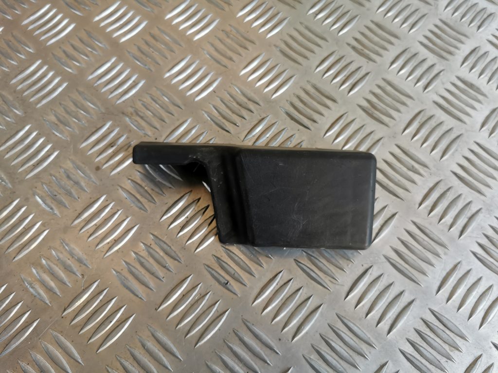 Priekšējā kreisā sēdekļa sliežu apdare priekš AUDI A6 1998 1 Priekšējā kreisā sēdekļa sliežu apdare priekš AUDI A6 1998