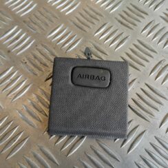 Aizmugurējas salona statnes apdare priekš AUDI A6 1998