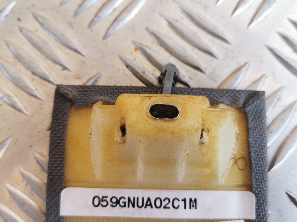 Aizmugurējas salona statnes apdare priekš AUDI A6 1998 3 Aizmugurējas salona statnes apdare priekš AUDI A6 1998