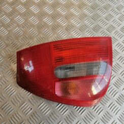 Aizmugurējais labais lukturis priekš AUDI A6 1998