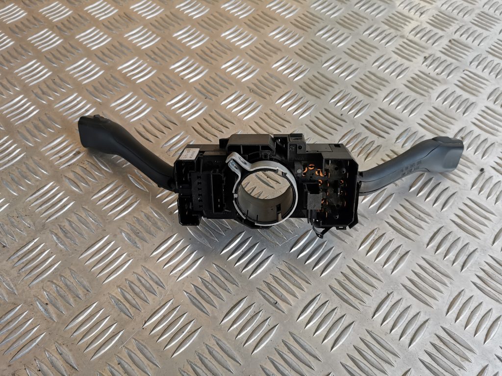 Stūres statnes slēdzis priekš AUDI A6 1998 1 Stūres statnes slēdzis priekš AUDI A6 1998