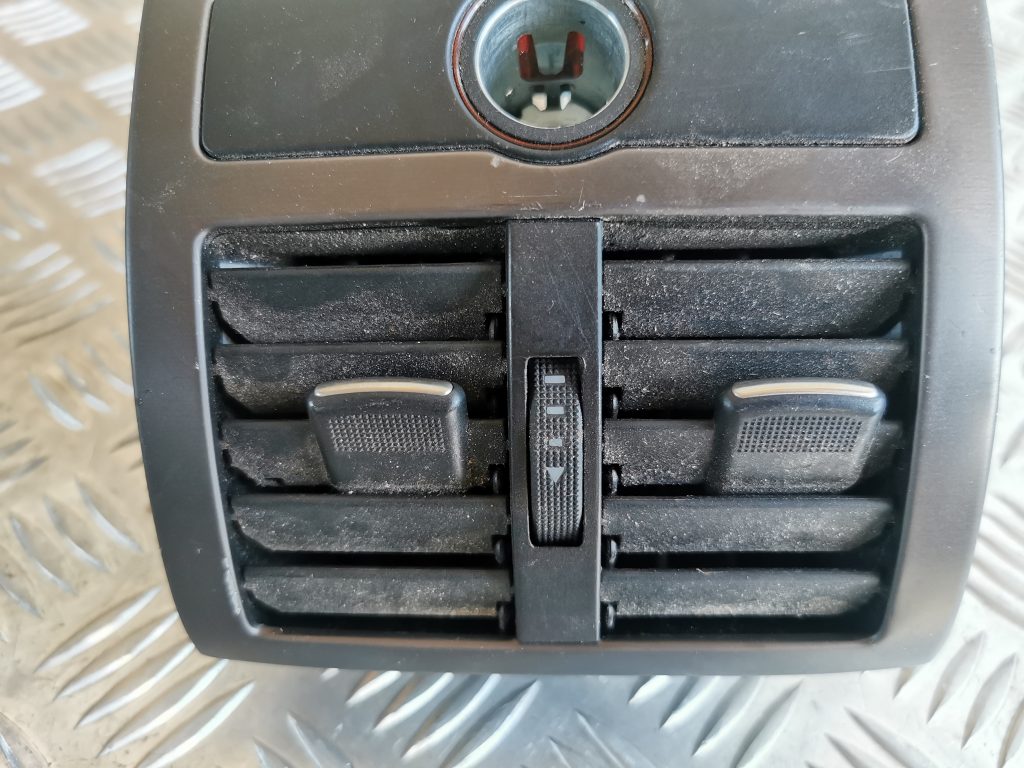 Centrālās konsoles gaisa vads priekš AUDI A6 1998 2 Centrālās konsoles gaisa vads priekš AUDI A6 1998