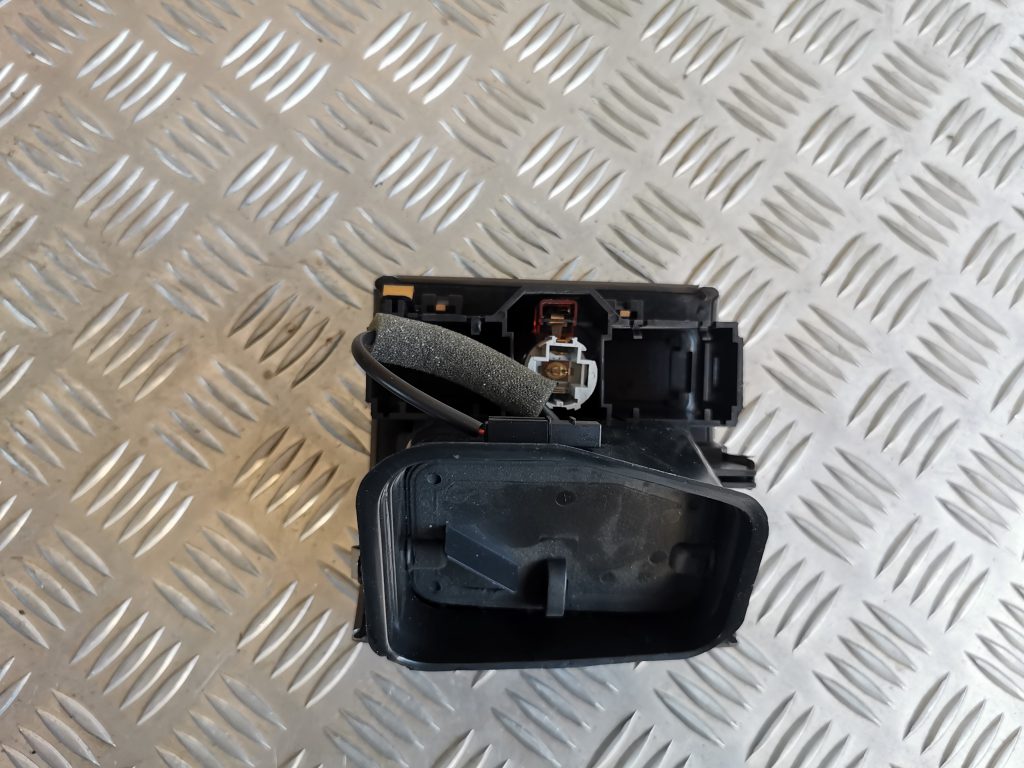 Centrālās konsoles gaisa vads priekš AUDI A6 1998 3 Centrālās konsoles gaisa vads priekš AUDI A6 1998