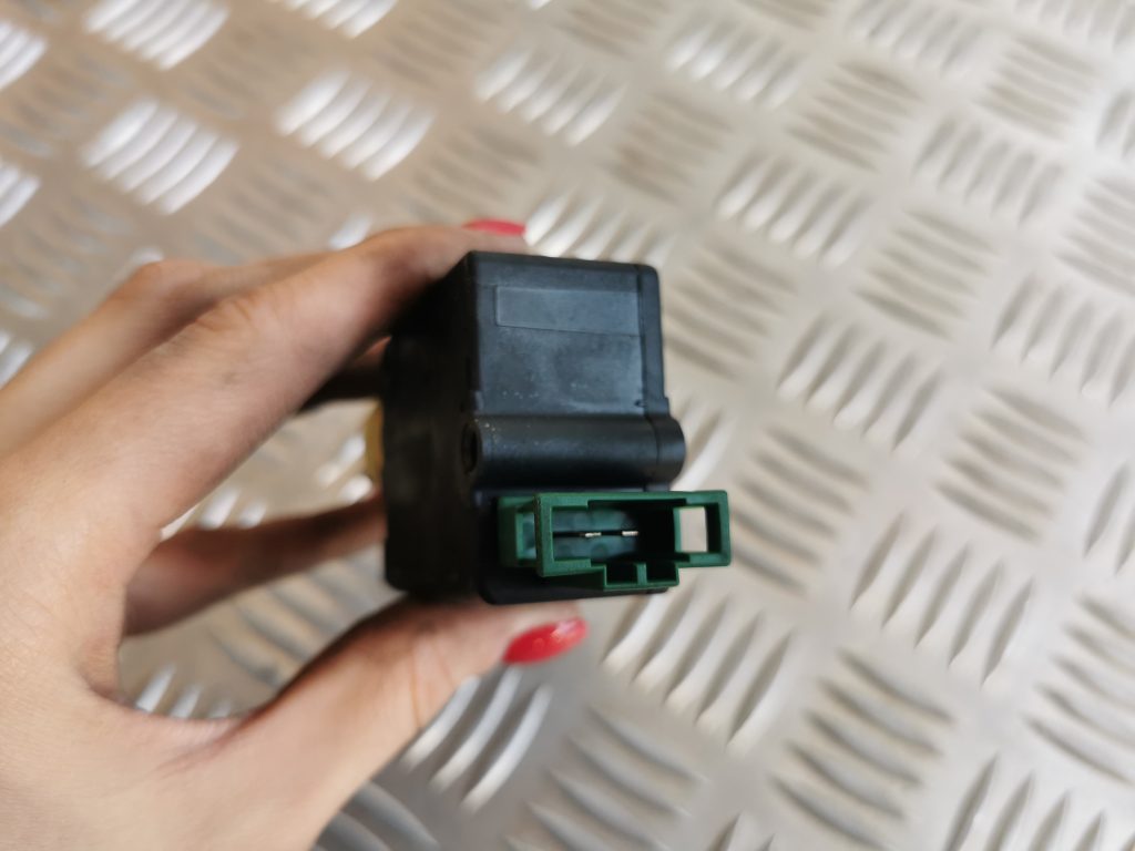 Centrālas atslēgas motors priekš AUDI A6 1998 3 Centrālas atslēgas motors priekš AUDI A6 1998