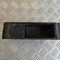 Centrālās konsoles nodalījums priekš AUDI A6 1998