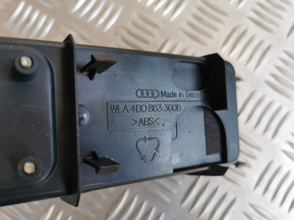 Centrālās konsoles nodalījums priekš AUDI A6 1998 4 Centrālās konsoles nodalījums priekš AUDI A6 1998