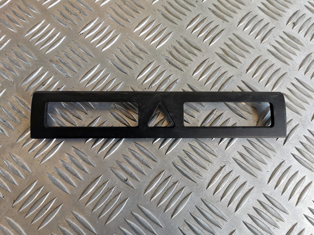 Mērinstrumentu paneļa dekoratīvais rāmis priekš AUDI A6 1998