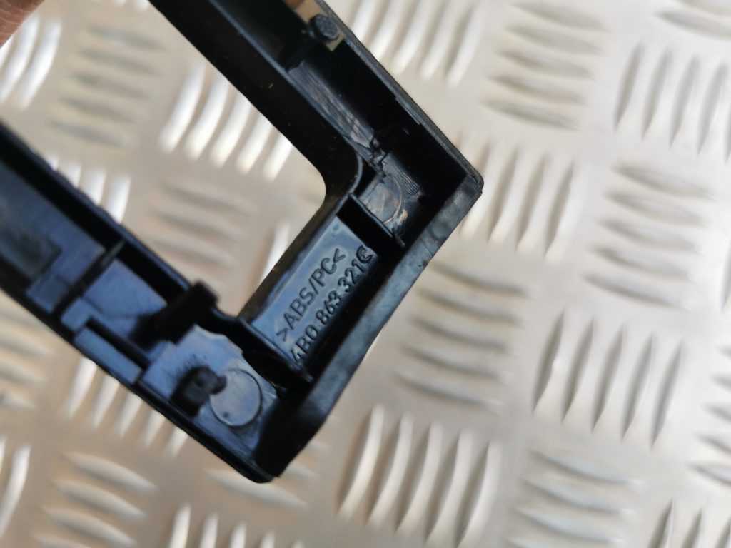 Mērinstrumentu paneļa dekoratīvais rāmis priekš AUDI A6 1998