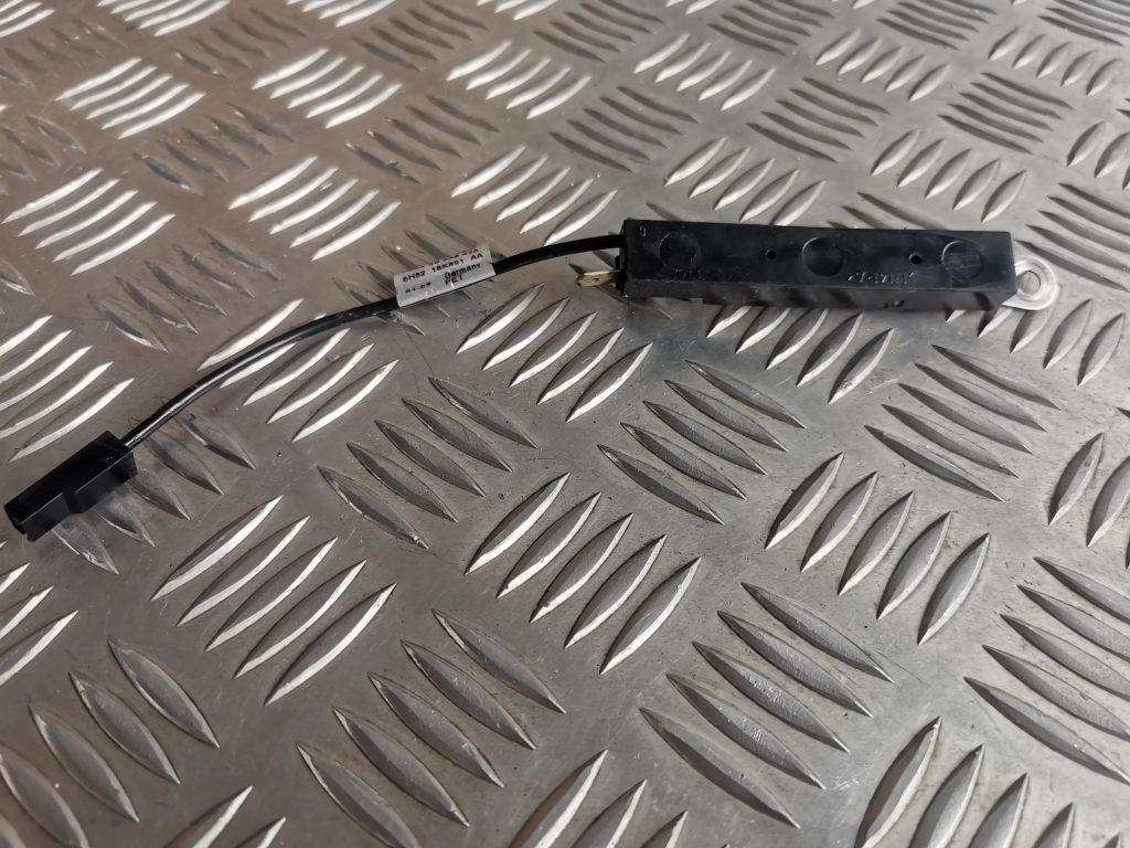 Antenas pastiprinātāja bloks priekš LAND ROVER FREELANDER 2007 2 Antenas pastiprinātāja bloks priekš LAND ROVER FREELANDER 2007