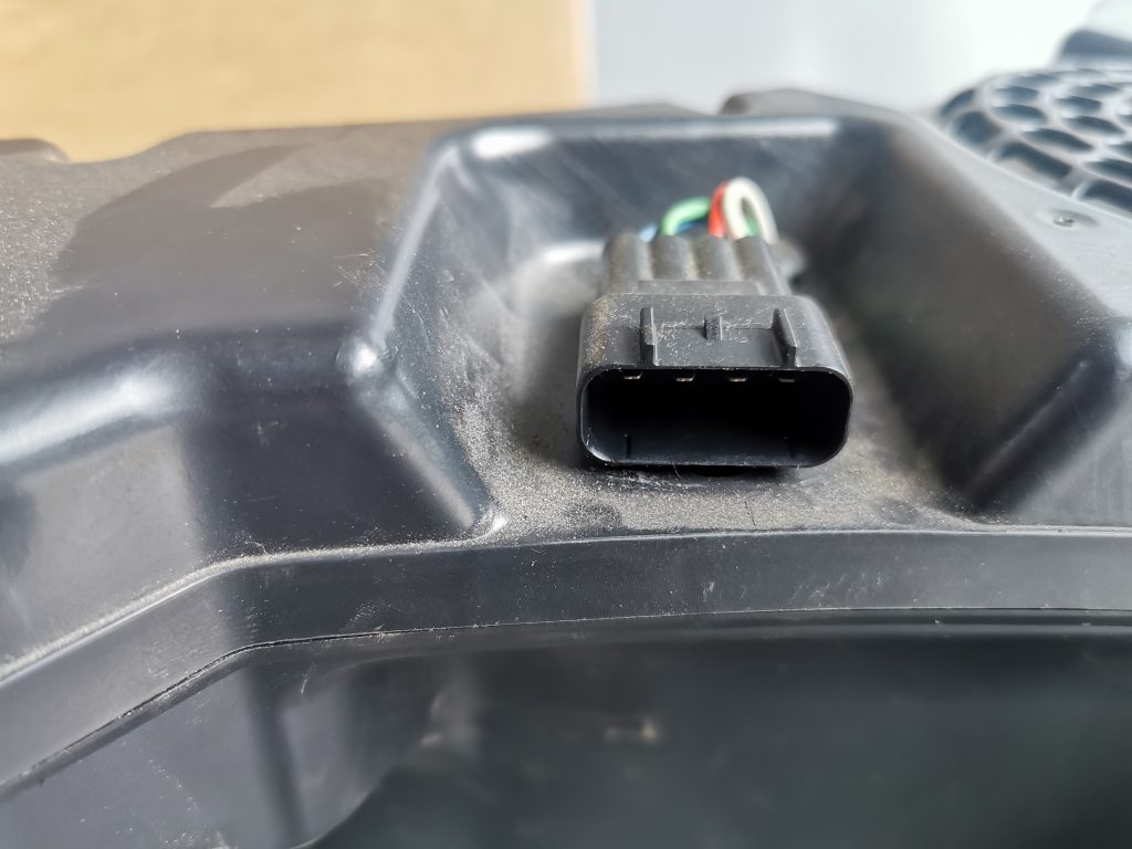 Skaļrunis (Sabvūferis) priekš LAND ROVER FREELANDER 2007 5 Skaļrunis (Sabvūferis) priekš LAND ROVER FREELANDER 2007