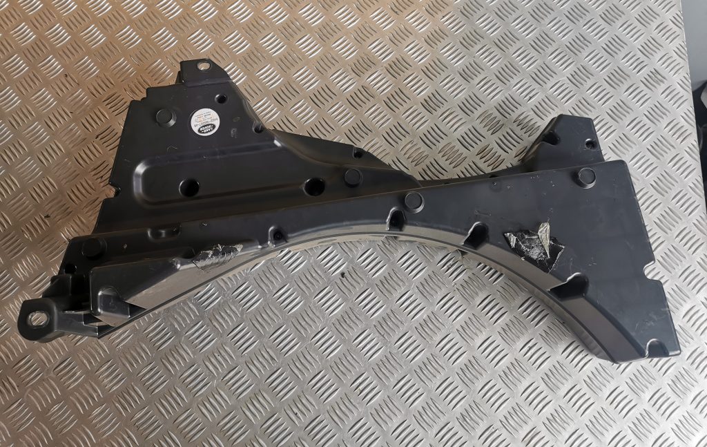 Skaļrunis (Sabvūferis) priekš LAND ROVER FREELANDER 2007 2 Skaļrunis (Sabvūferis) priekš LAND ROVER FREELANDER 2007