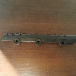 Aizmugurējā spārna un bufera stiprinājums priekš Škoda Fabia  2007-2014 5J6807375