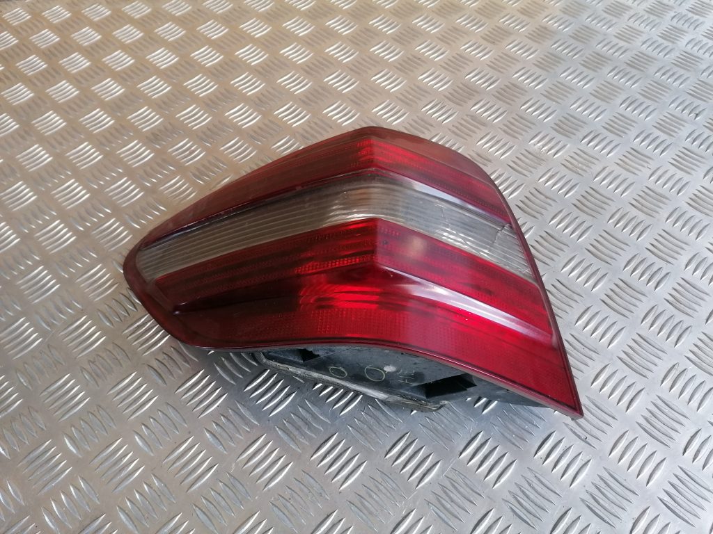Aizmugurējais kreisais lukturis priekš MERCEDES BENZ ML320 2005 BLACK 1 Aizmugurējais kreisais lukturis priekš MERCEDES BENZ ML320 2005 BLACK