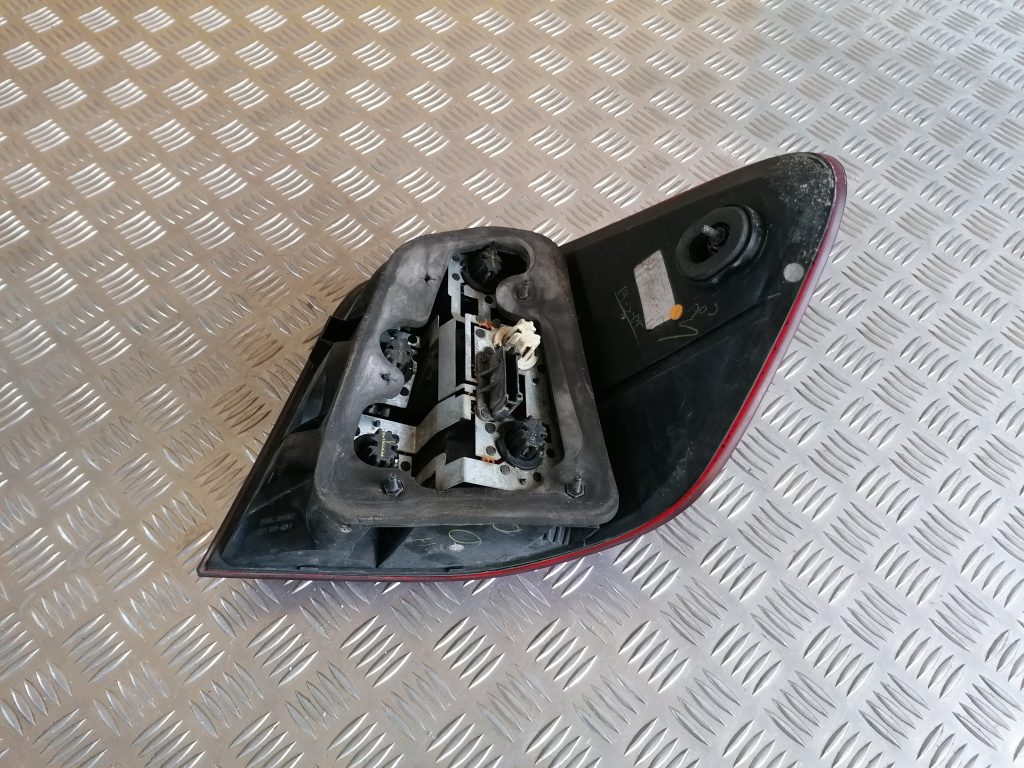 Aizmugurējais kreisais lukturis priekš MERCEDES BENZ ML320 2005 BLACK 3 Aizmugurējais kreisais lukturis priekš MERCEDES BENZ ML320 2005 BLACK