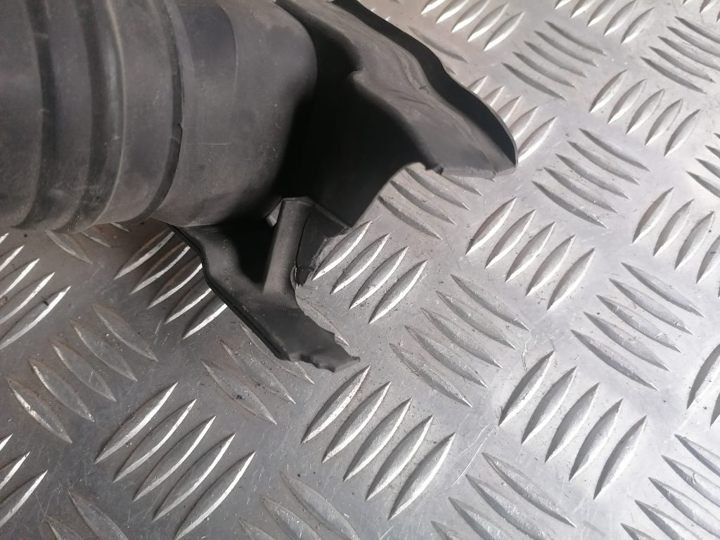 Gaisa filtra korpusa caurule priekš MERCEDES BENZ ML320 2005 BLACK