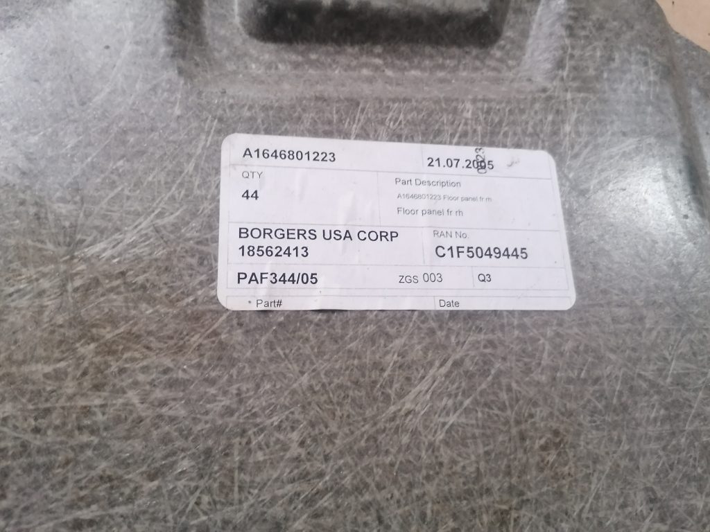 Virsbūves apakšējais aizsargs priekš MERCEDES BENZ ML320 2005 BLACK 2 Virsbūves apakšējais aizsargs priekš MERCEDES BENZ ML320 2005 BLACK