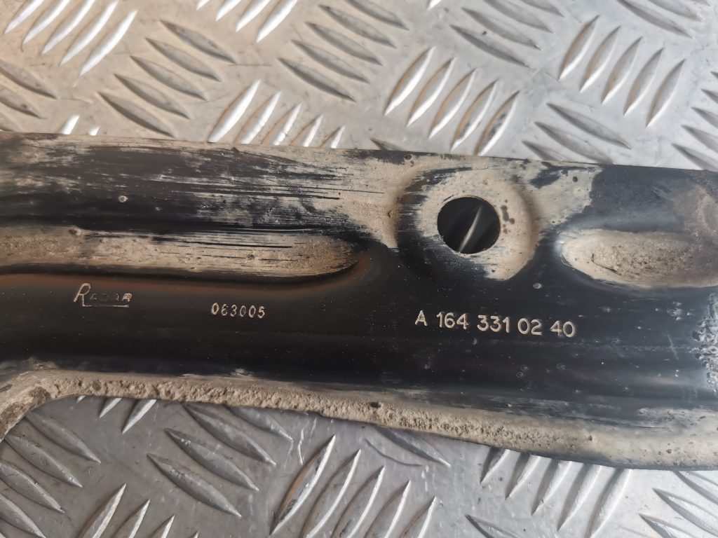 Priekšēja riteņa arkas stiprinājums priekš MERCEDES BENZ ML320 2005 BLACK