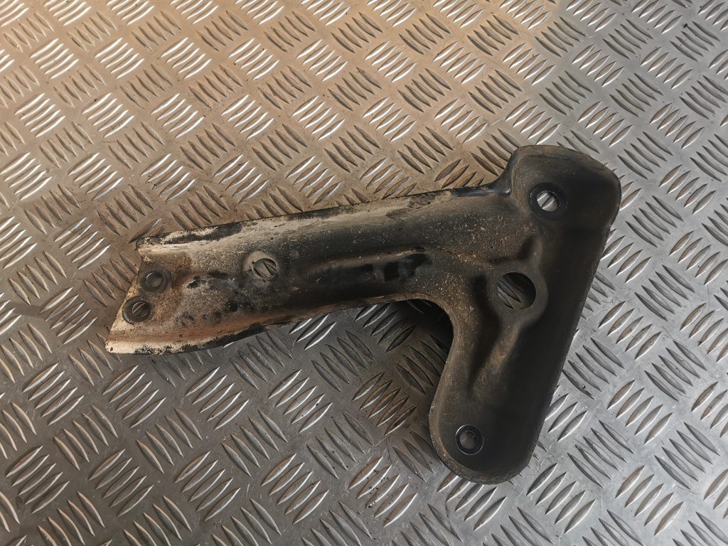 Priekšēja riteņa arkas stiprinājums priekš MERCEDES BENZ ML320 2005 BLACK