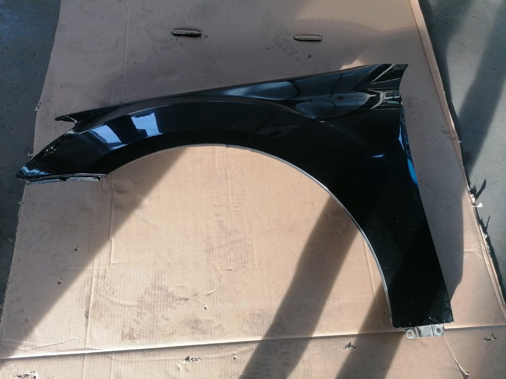 Priekšējais kreisais spārns priekš MERCEDES BENZ ML320 2005 BLACK 1 Priekšējais kreisais spārns priekš MERCEDES BENZ ML320 2005 BLACK