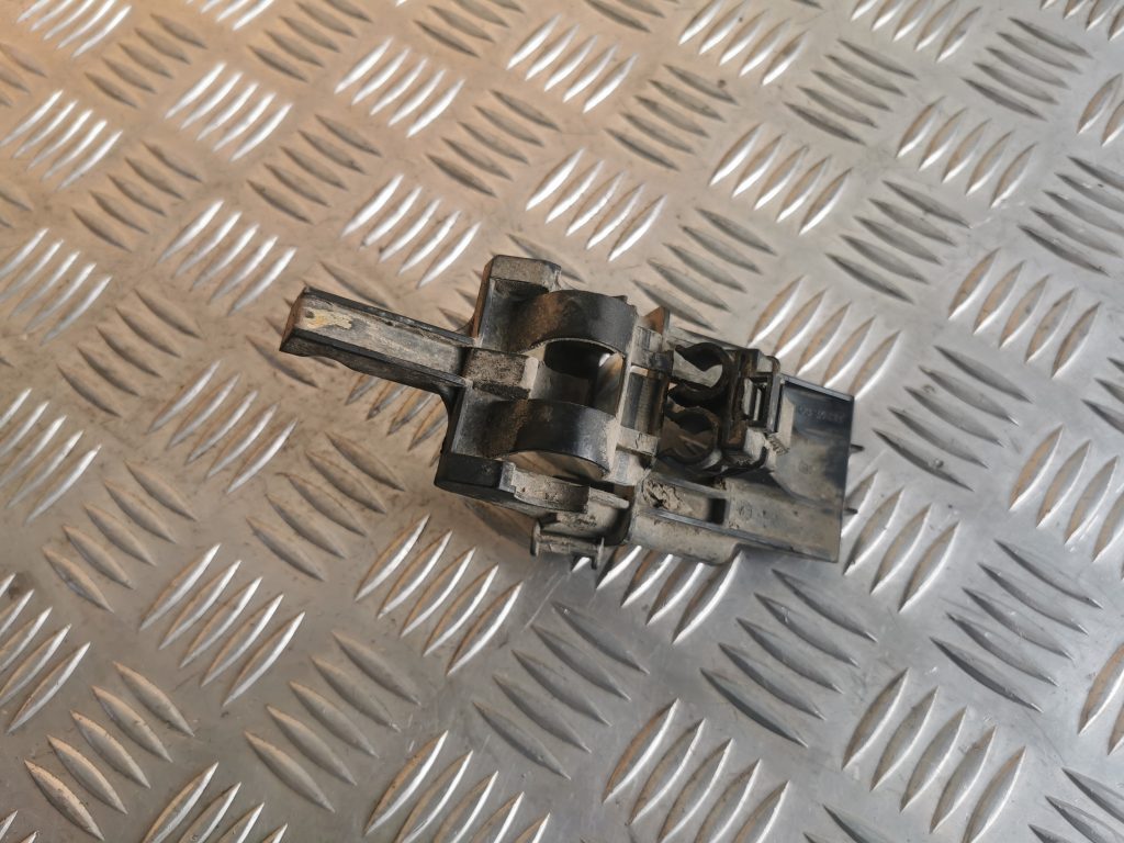 Priekšējas bremžu caurules stiprinājums priekš MERCEDES BENZ ML320 2005 BLACK