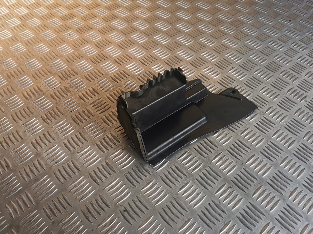 Mantu nodalījums bagāžniekā priekš MERCEDES BENZ ML320 2005 BLACK