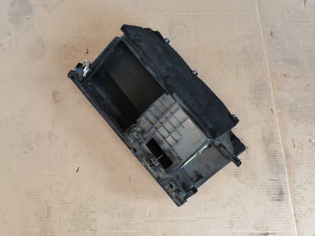 Mantu glabāšanas nodalījums pasažiera pusē priekš MERCEDES BENZ ML320 2005 BLACK