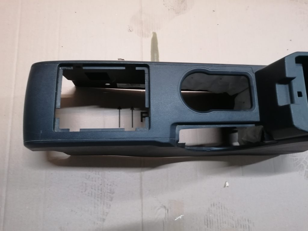 Centrālās konsoles (apdares) vidēja daļa priekš DODGE JOURNEY 2008 2 Centrālās konsoles (apdares) vidēja daļa priekš DODGE JOURNEY 2008