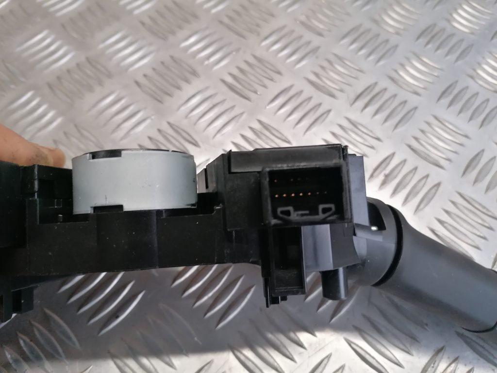 Stūres statnes slēdzis priekš SUBARU LEGACY 2011