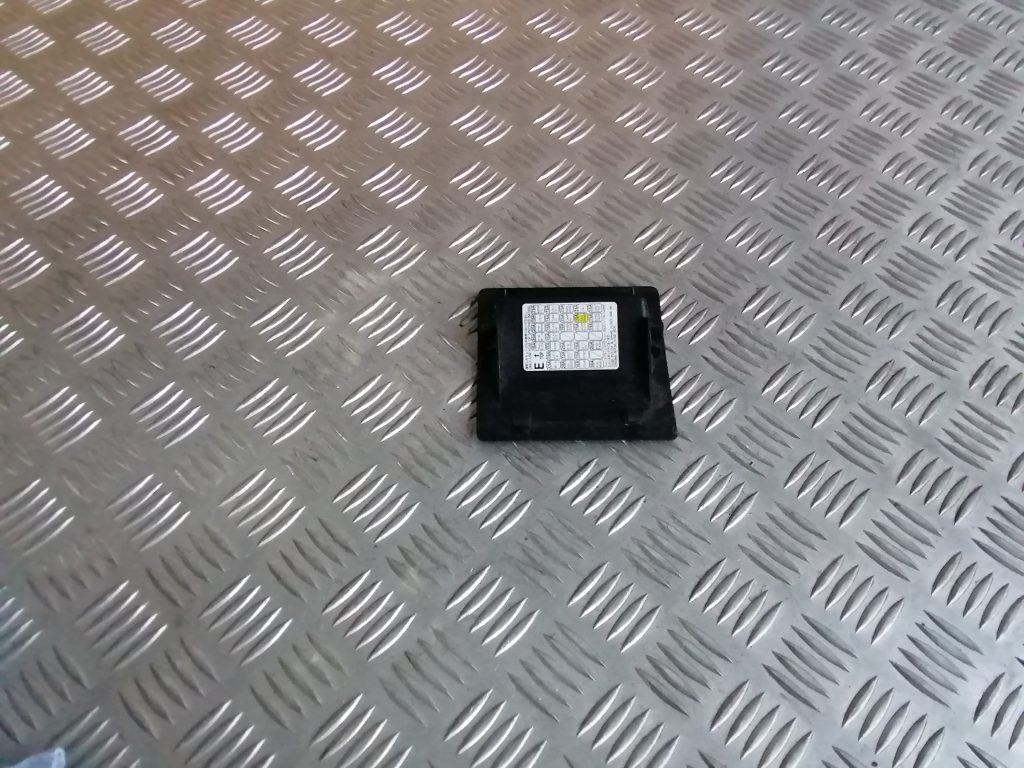 Mērinstrumentu paneļa apdare (zem stūres) priekš SUBARU LEGACY 2011