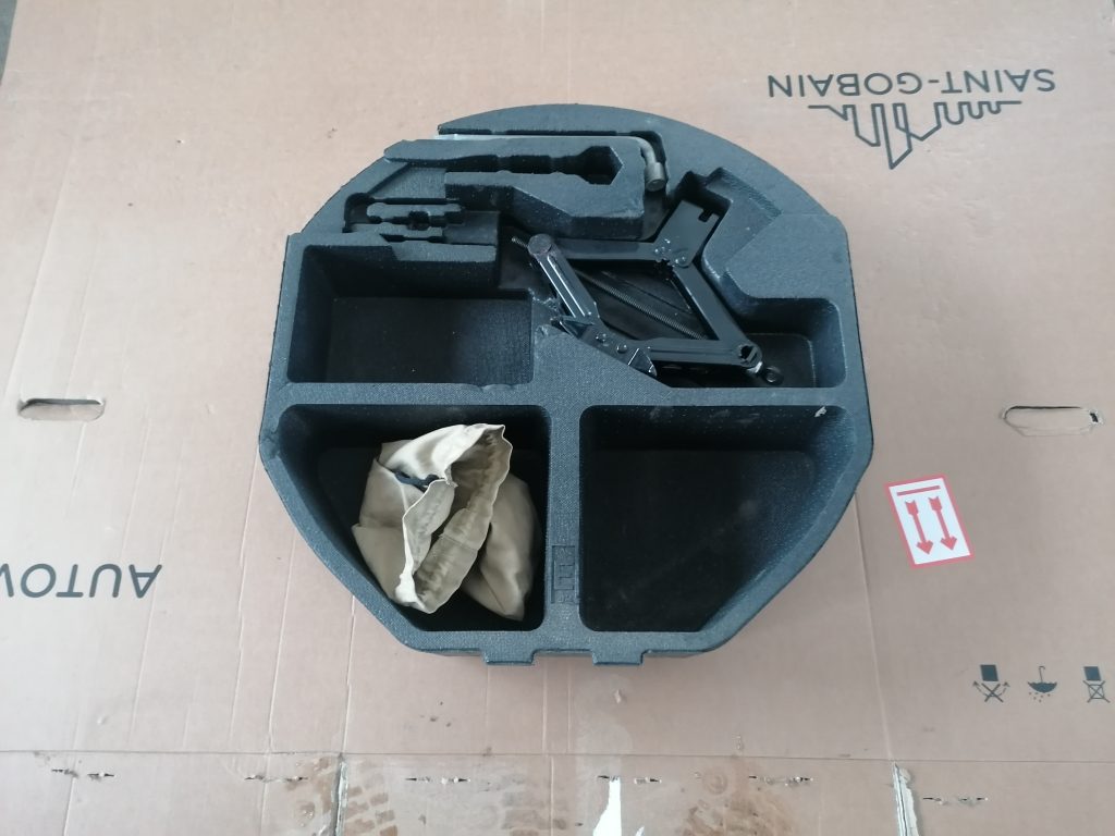 Instrumentu komplekts priekš SUBARU LEGACY 2011 1 Instrumentu komplekts priekš SUBARU LEGACY 2011