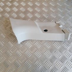 Aizmugurējas salona statnes apdare priekš SUBARU LEGACY 2011