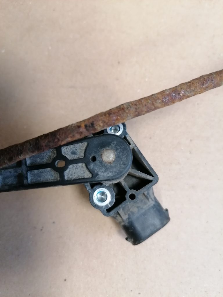 Lukturu diapazona korekcijas sensors, aizmugurē priekš MERCEDES BENZ CLS 320 2005 3 Lukturu diapazona korekcijas sensors, aizmugurē priekš MERCEDES BENZ CLS 320 2005