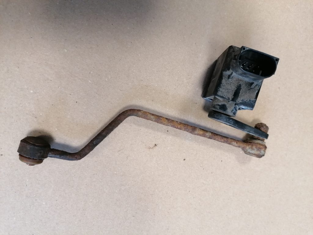 Lukturu diapazona korekcijas sensors, aizmugurē priekš MERCEDES BENZ CLS 320 2005 5 Lukturu diapazona korekcijas sensors, aizmugurē priekš MERCEDES BENZ CLS 320 2005