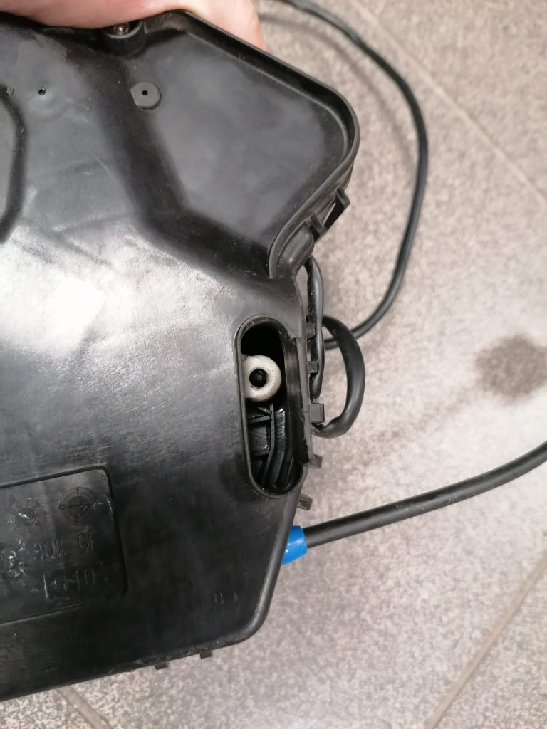 Aizmugurējo labo durvju slēdzene priekš MERCEDES BENZ CLS 320 2005