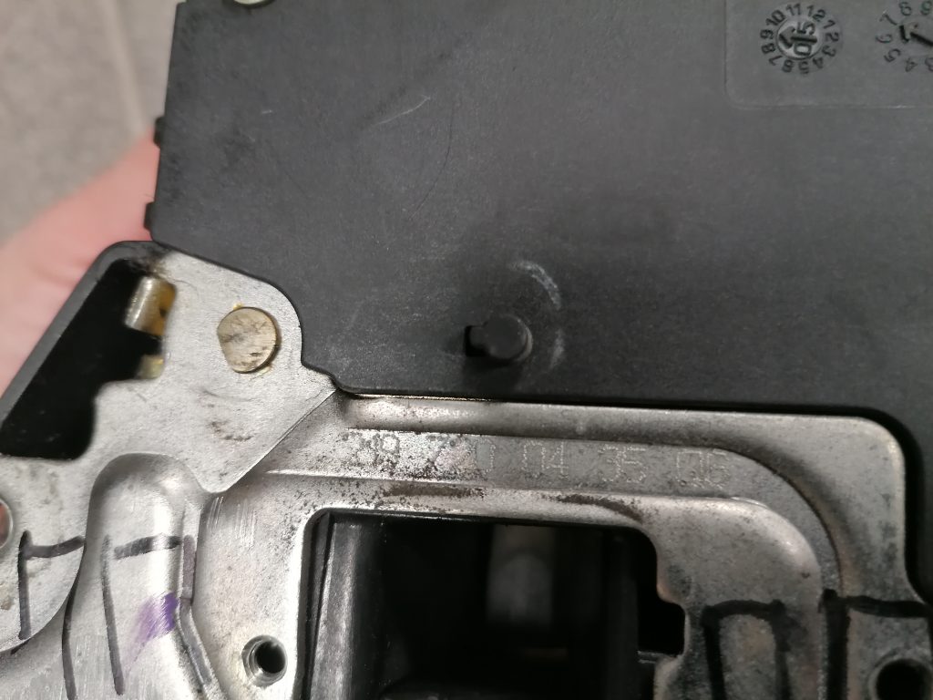 Priekšējo labo durvju slēdzene priekš MERCEDES BENZ CLS 320 2005