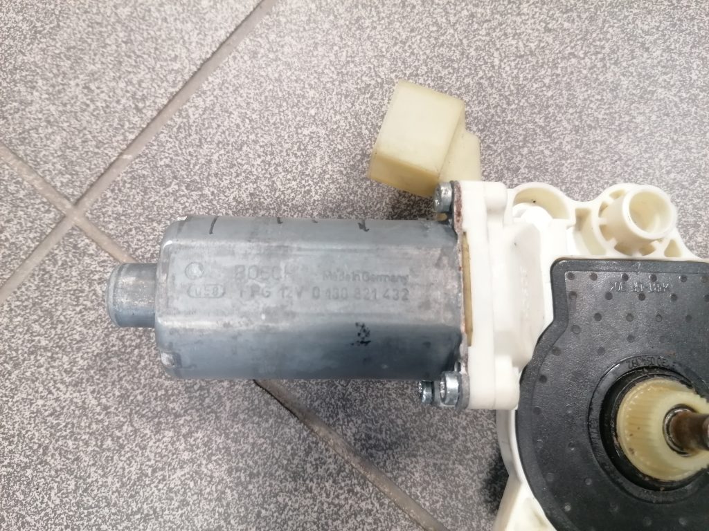 Elektrisko stiklu motors priekš MERCEDES BENZ CLS 320 2005 3 Elektrisko stiklu motors priekš MERCEDES BENZ CLS 320 2005