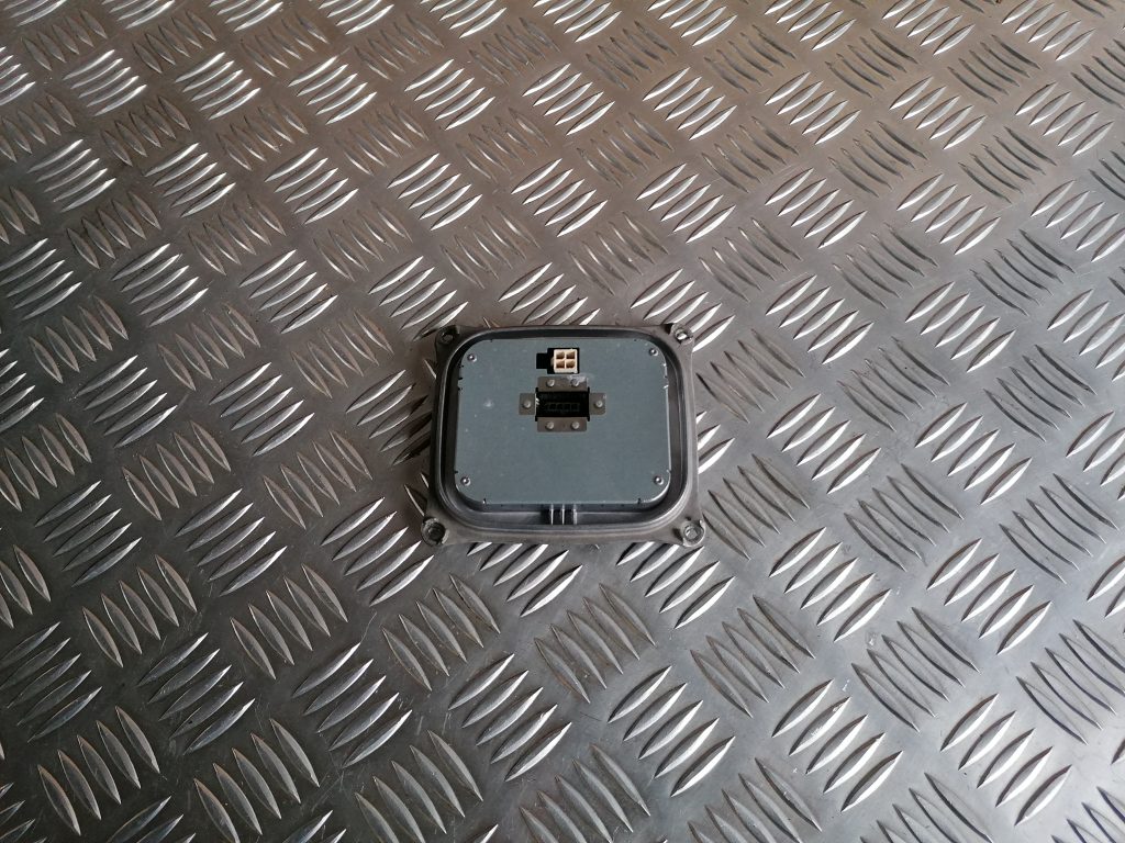 Ksenona vadības bloks priekš BMW 318D E91 2008 TOURING 2 Ksenona vadības bloks priekš BMW 318D E91 2008 TOURING