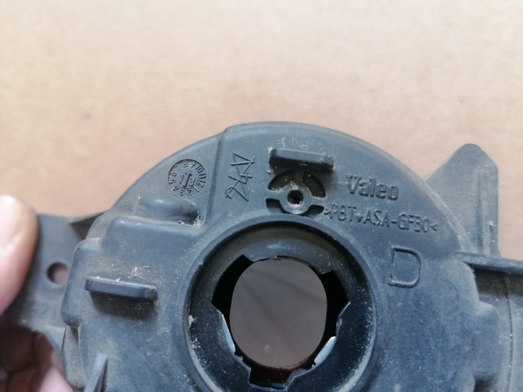 Miglas lukturis priekšā labajā pusē priekš RENAULT MASTER 2010- 89210438 4 Miglas lukturis priekšā labajā pusē priekš RENAULT MASTER 2010- 89210438