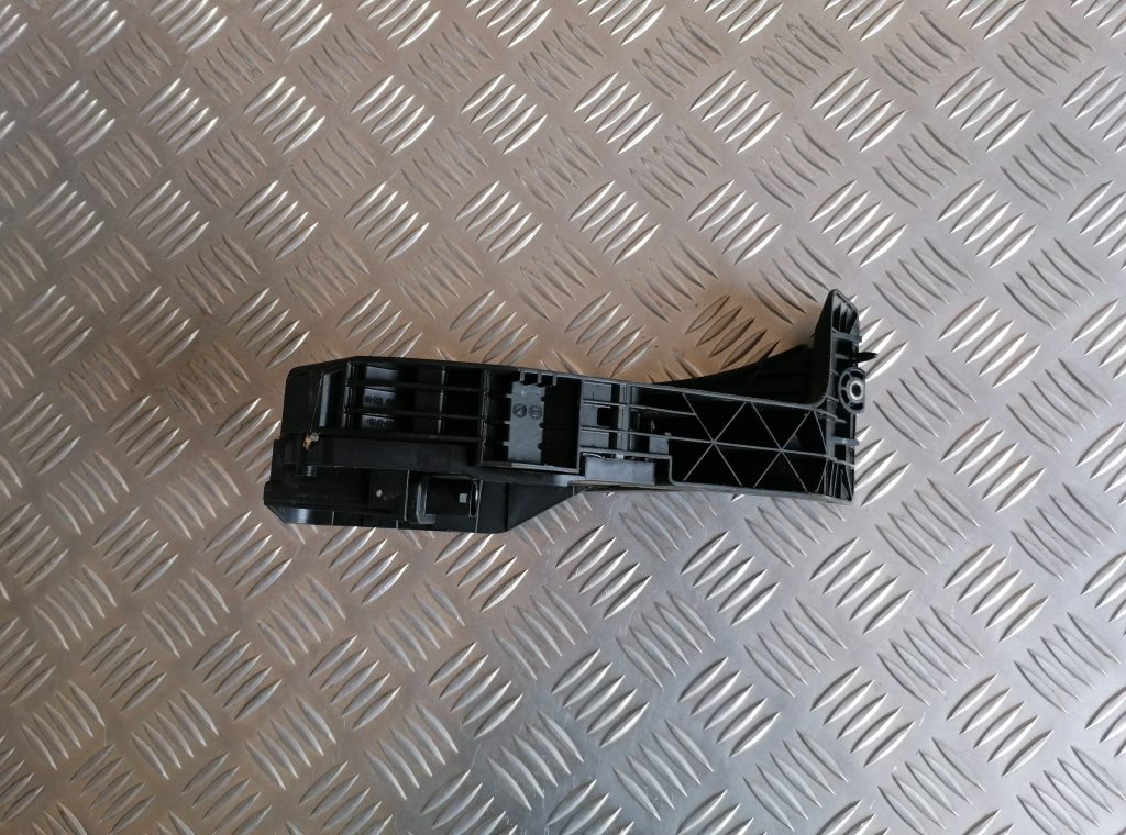 Gāzes pedālis priekš BMW 1 E87 2009 WHITE 1 Gāzes pedālis priekš BMW 1 E87 2009 WHITE