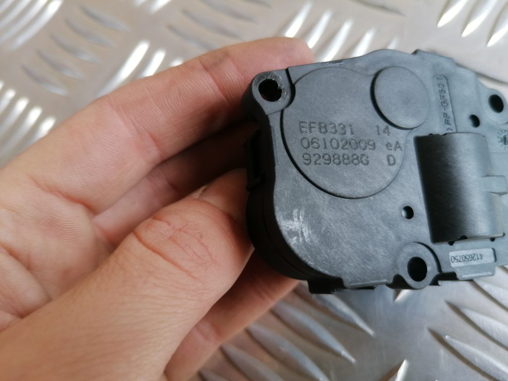 Apsildes sistēmas aktuators priekš BMW 1 E87 2009 WHITE 3 Apsildes sistēmas aktuators priekš BMW 1 E87 2009 WHITE